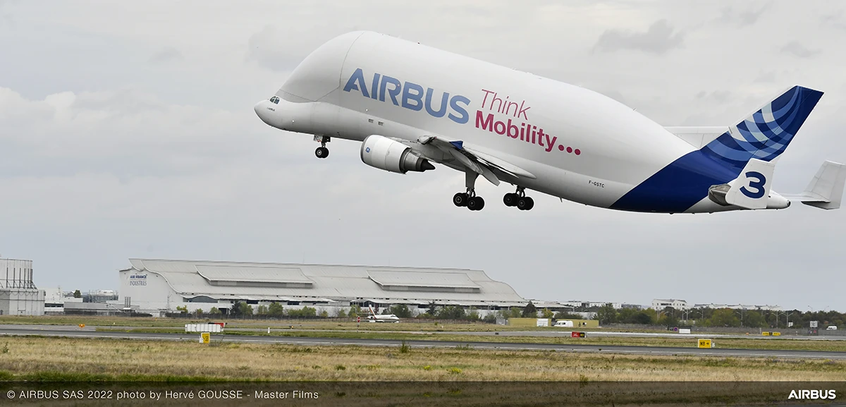 Momento del despegue del Airbus Beluga para llevar el satlite de Airbus al Centro Espacial Kennedy de Cabo Caaveral (KSC).
